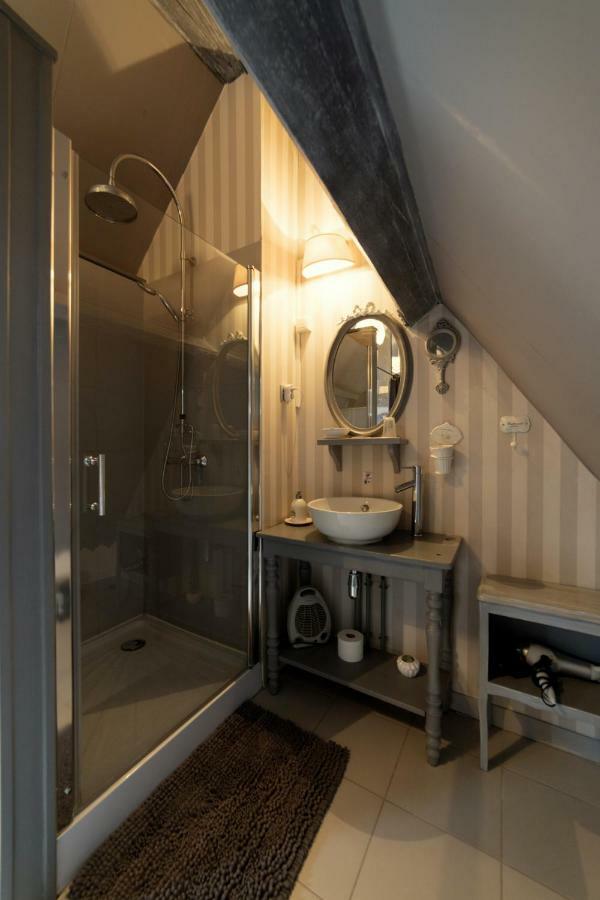 Aux Petits Bonheurs Hotell La Gorgue Exteriör bild