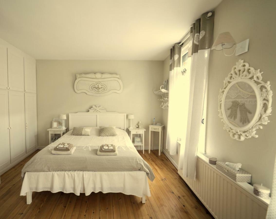 Aux Petits Bonheurs Hotell La Gorgue Exteriör bild